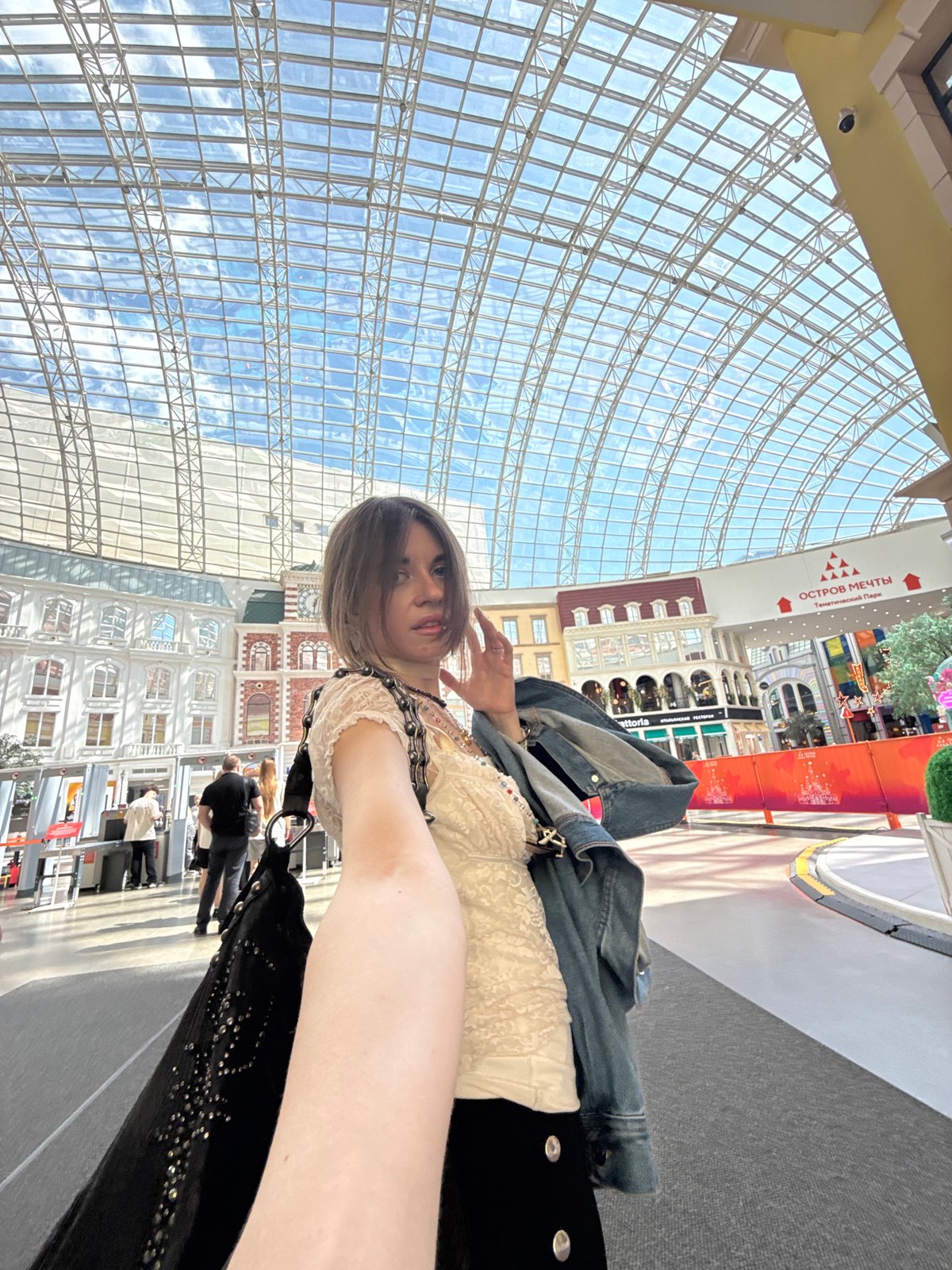 Tourist documents Moscow attractions tour with selfies and walkthrough footage