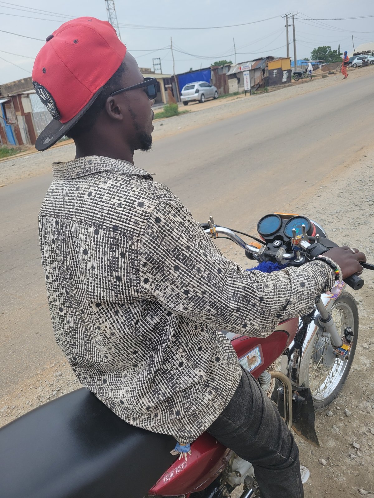 Ordinary afternoon street life documented in Suleja, Nigeria