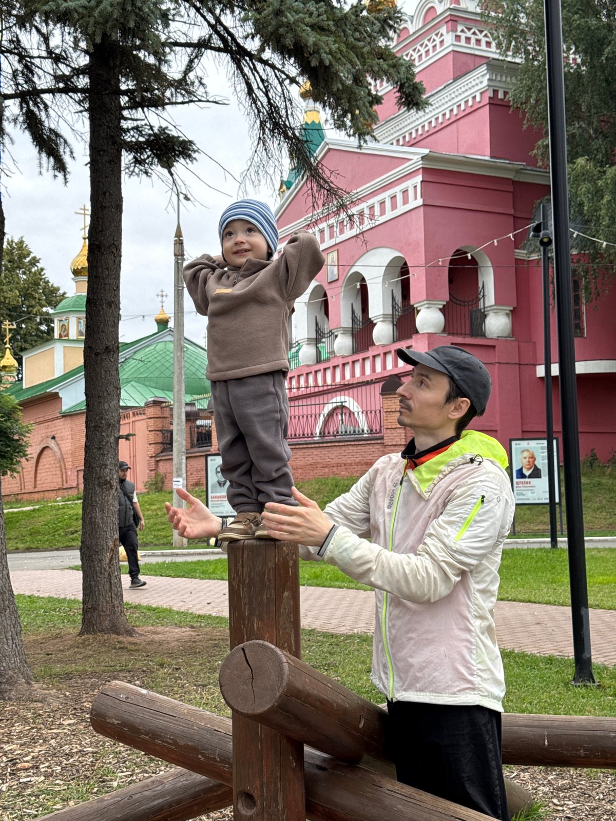 Afternoon out in Izhevsk — park, playground, city landmarks