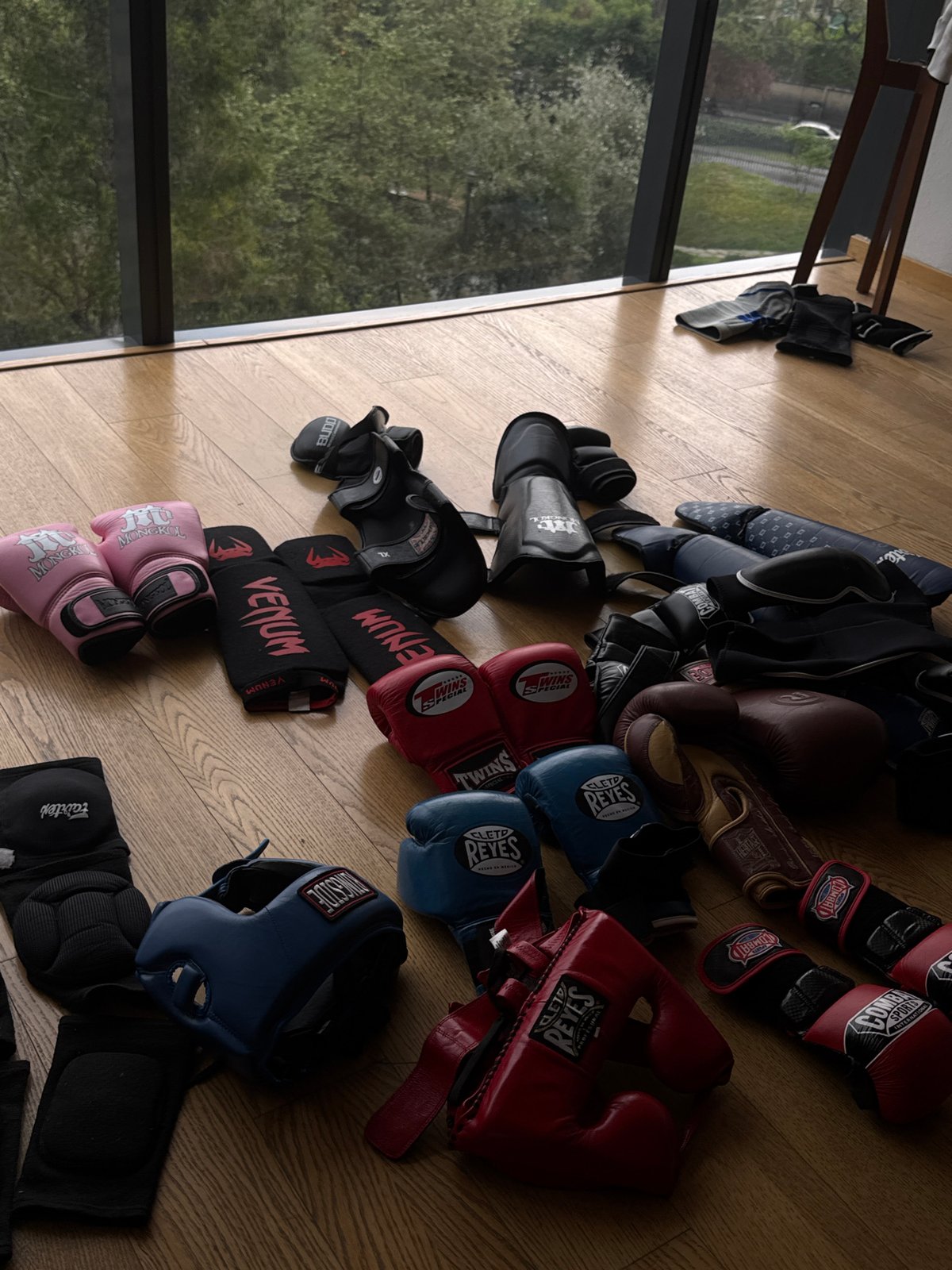 Boxing gear and fight promotions spotted in Mexico City