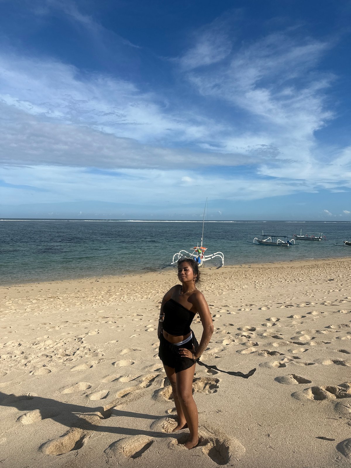 Woman poses for beach photo session in Kuta Selatan