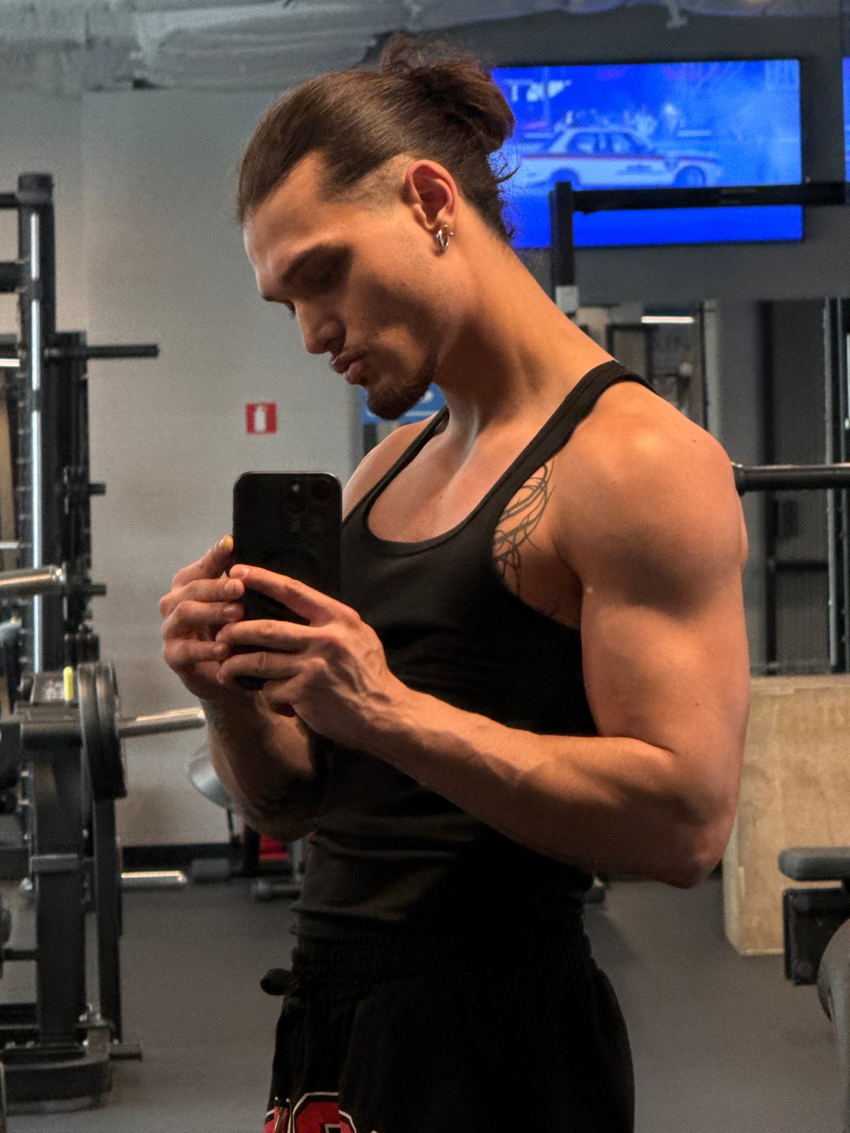 Gym mirror selfies in Sofia, black outfit, Boston shorts