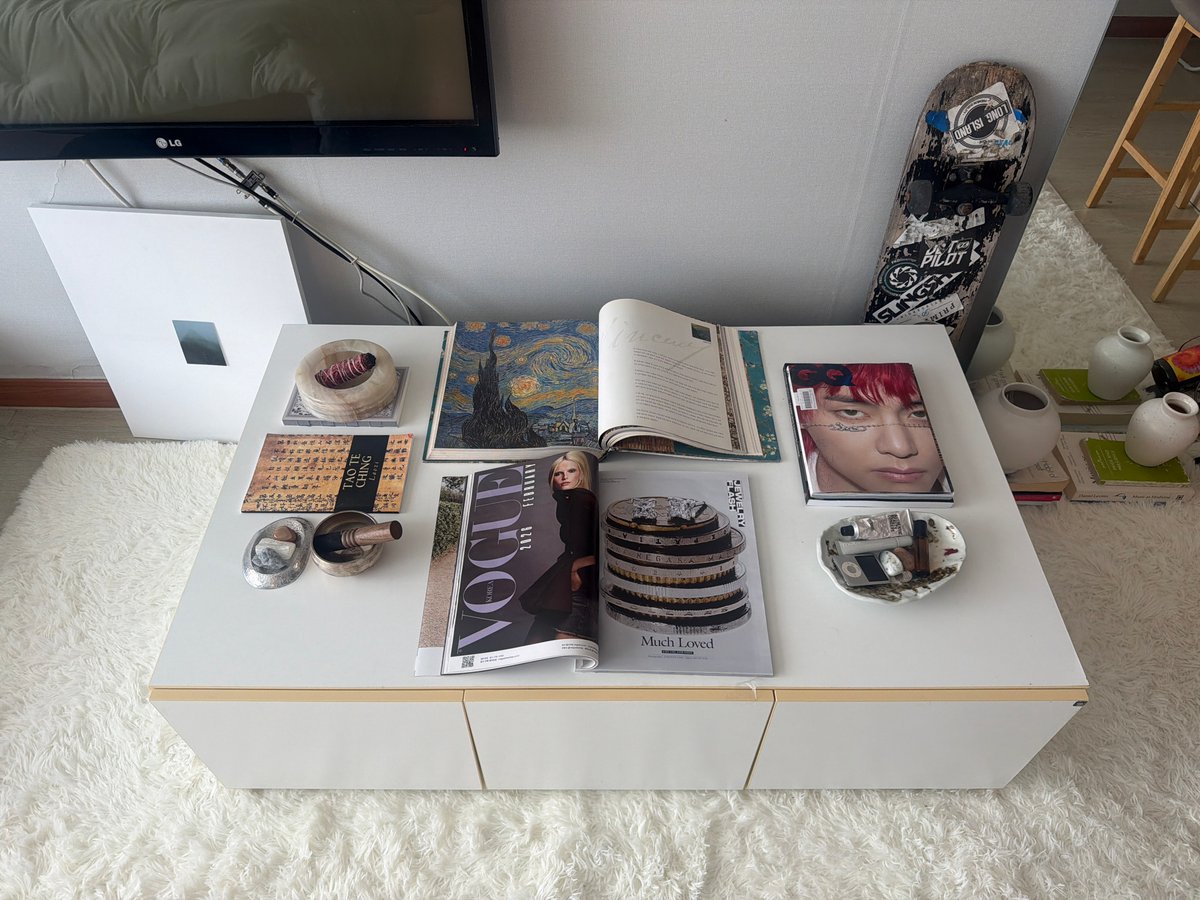 Morning domestic life documented across Seoul apartments