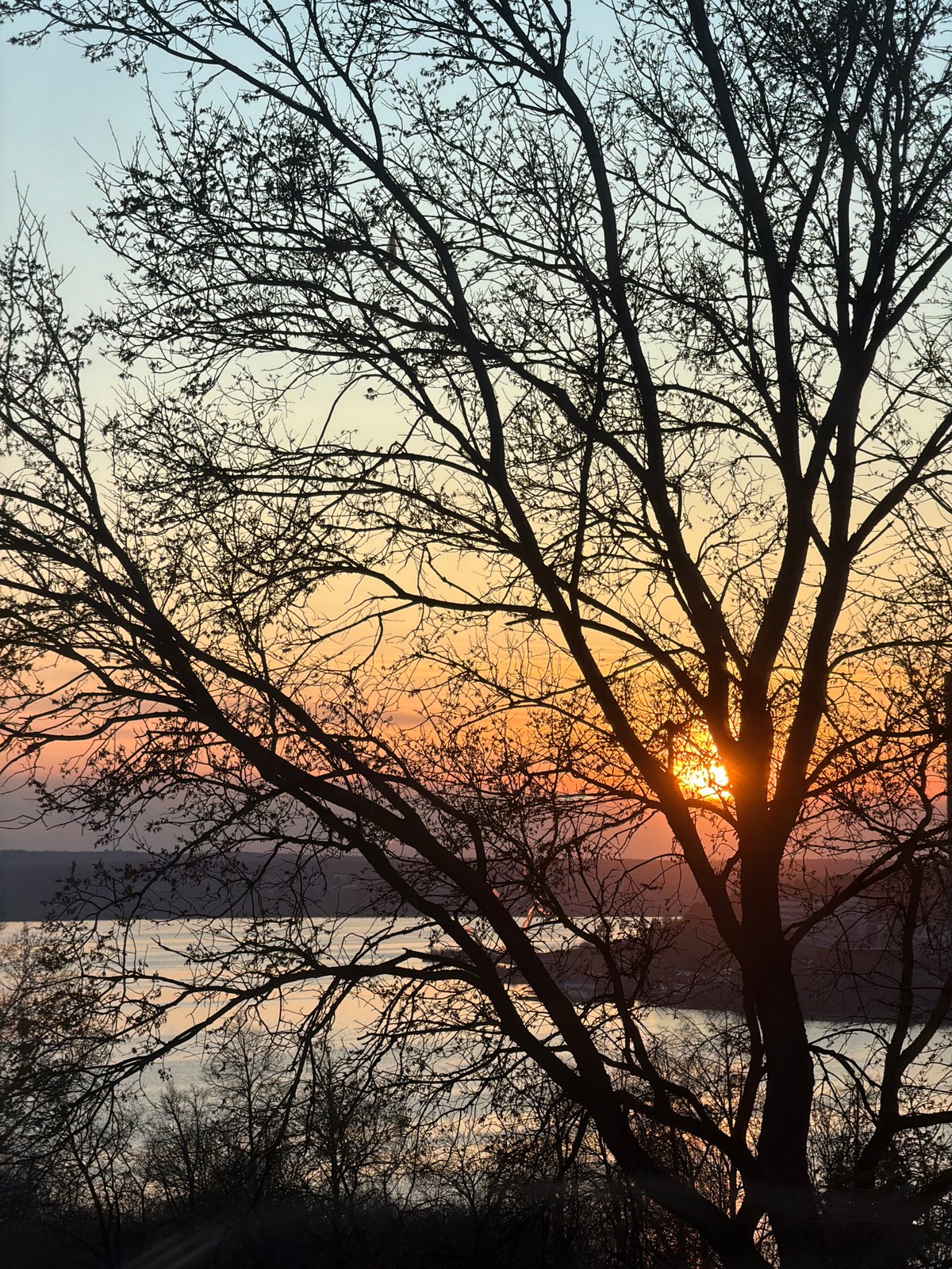 Scenic reservoir views captured in Izhevsk during twilight hours