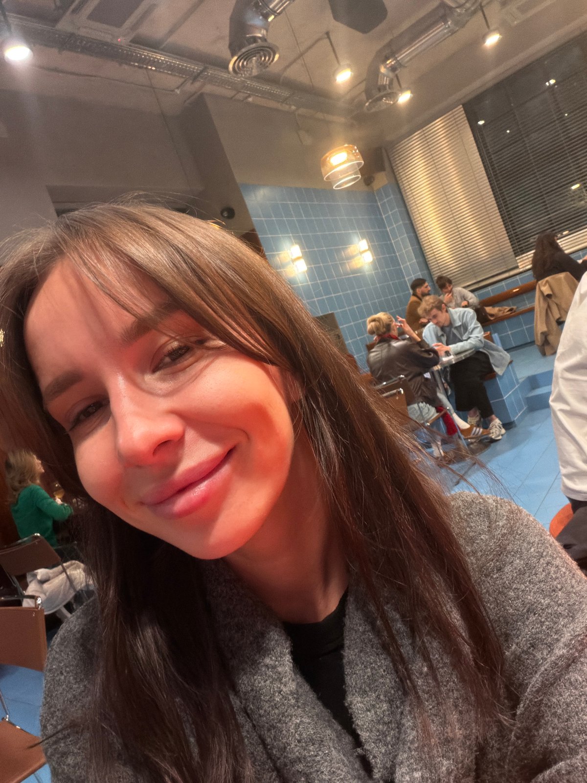 Casual dining and finger skateboarding captured at Moscow restaurant