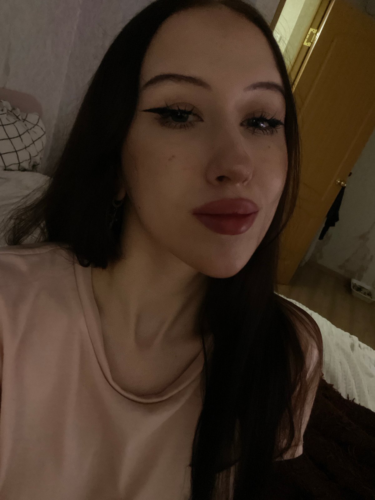 Woman documents afternoon with selfie session in Votkinsk