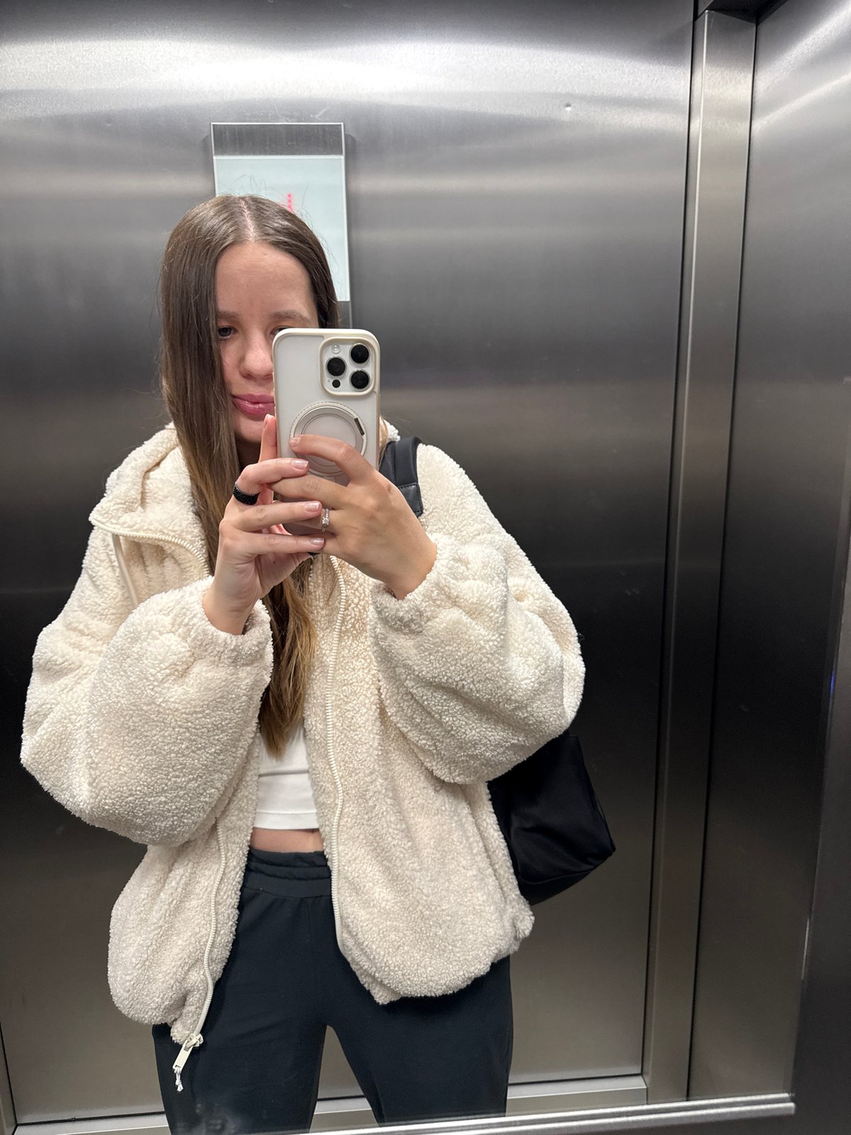 Barcelona transit moments captured: elevator selfie, subway station activity