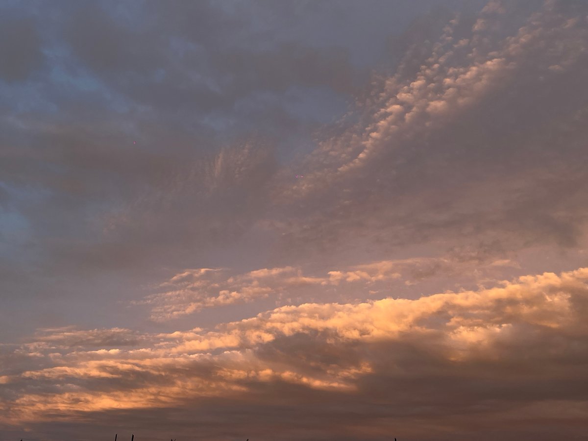 Dramatic sunset captured by witnesses in Novopokrovskaya, Russia