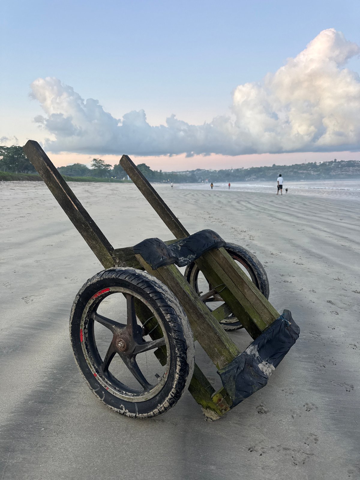 Evening exploration documented across Kuta Selatan beaches and gardens