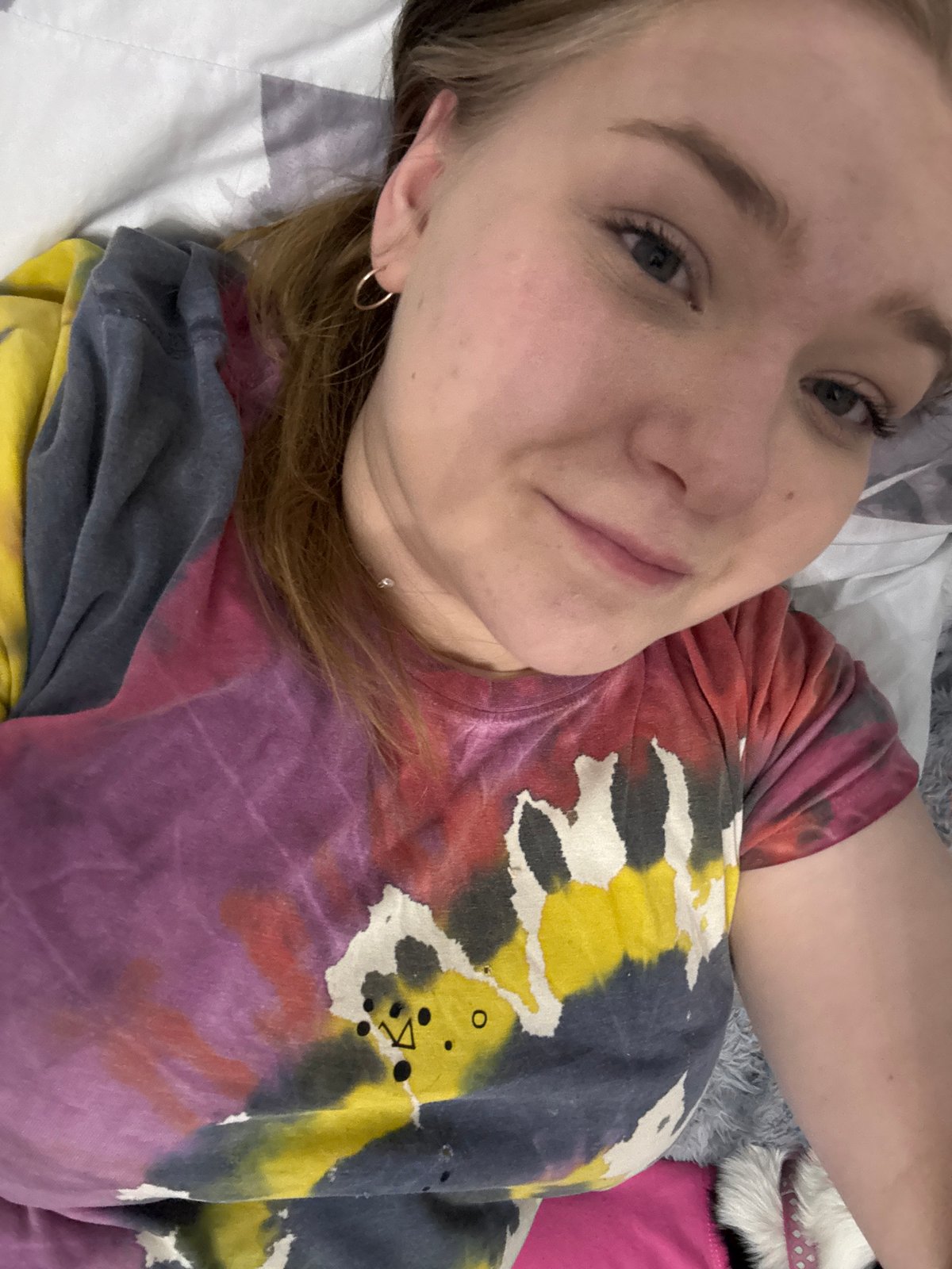 Woman documents workout routine at Chaikovsky gym through selfies
