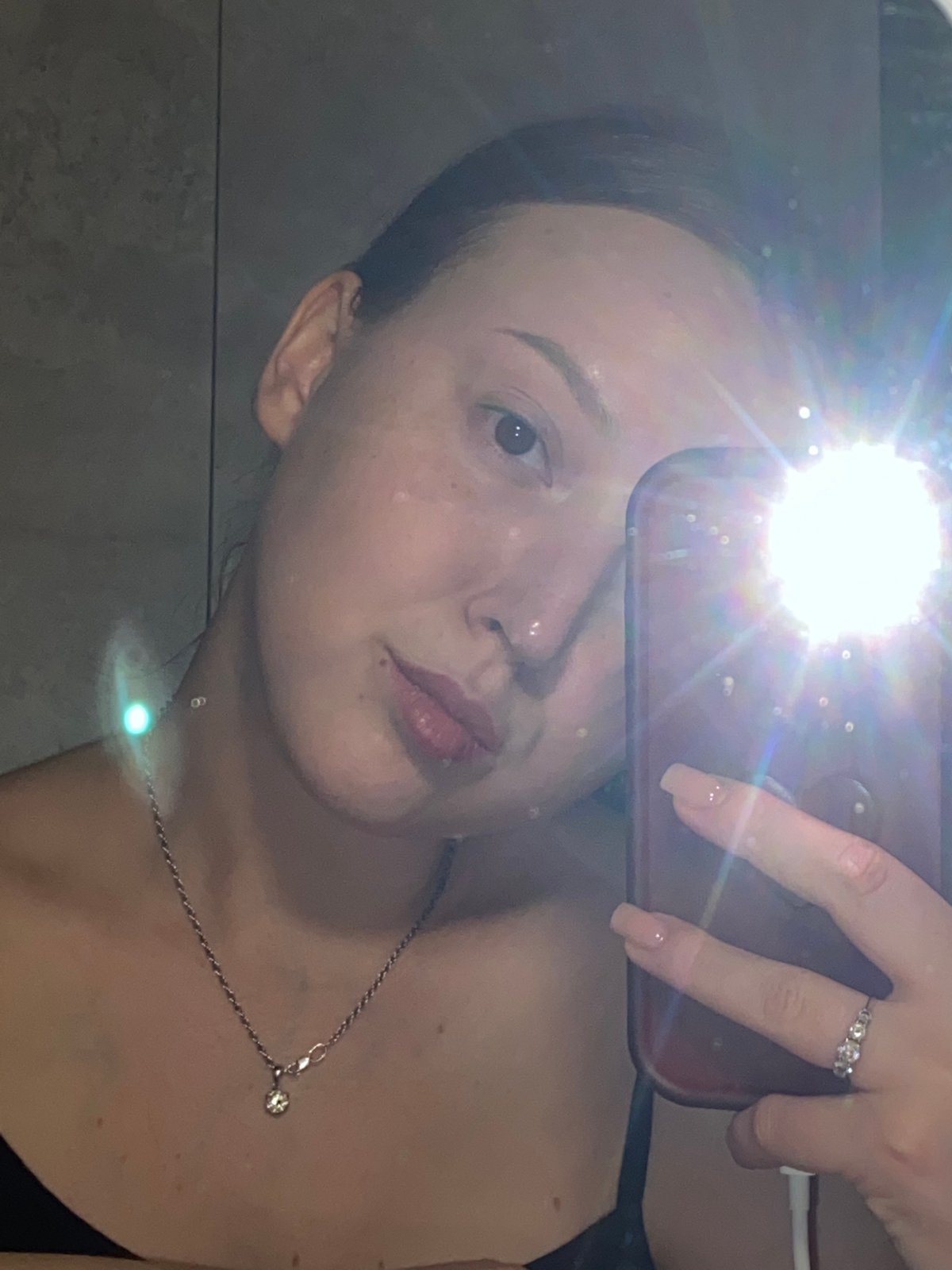 Woman takes bathroom selfies in Chaikovsky, Russia