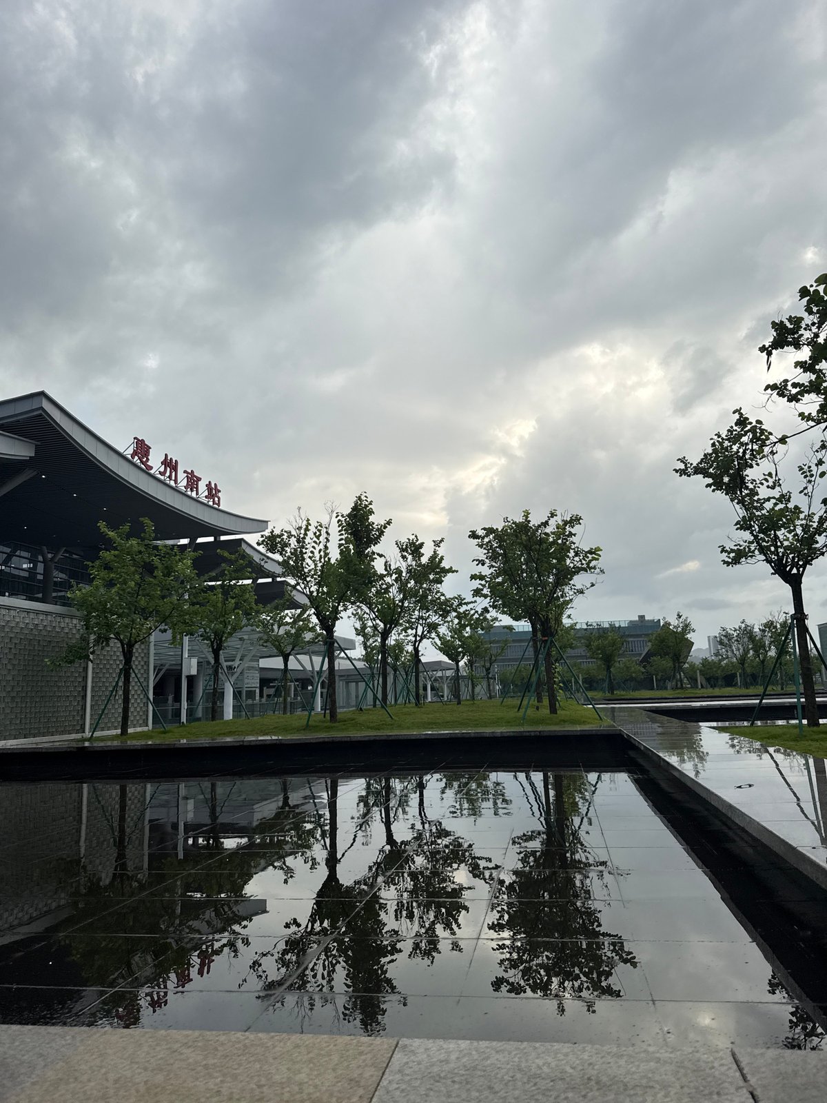 Around Huizhou South Railway Station on a rainy morning