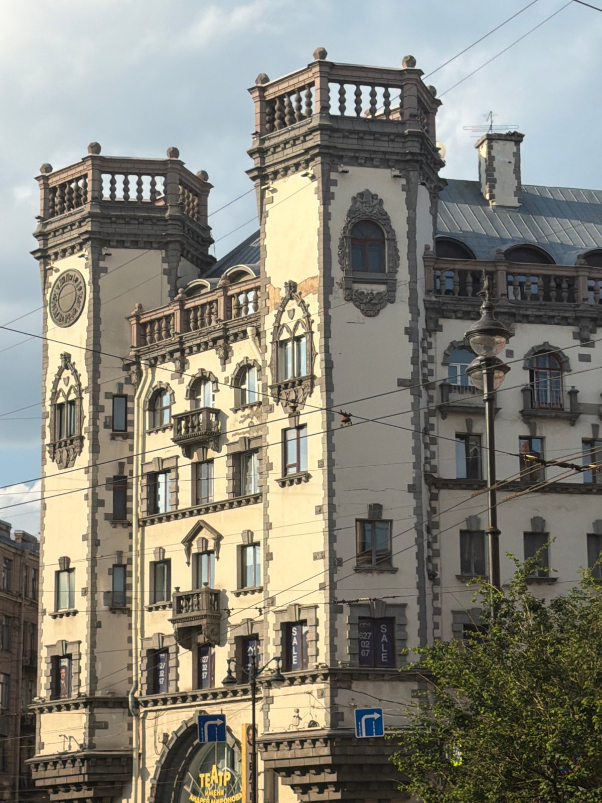 Exploring grand European architecture through experimental angles