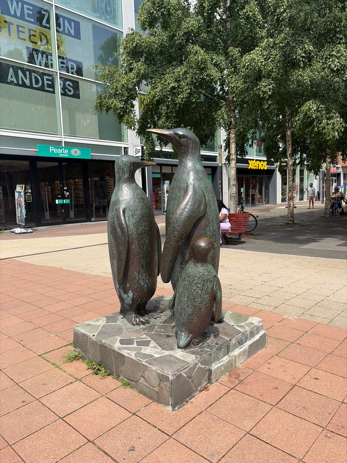 Street scenes and penguin sculptures documented in Rijswijk