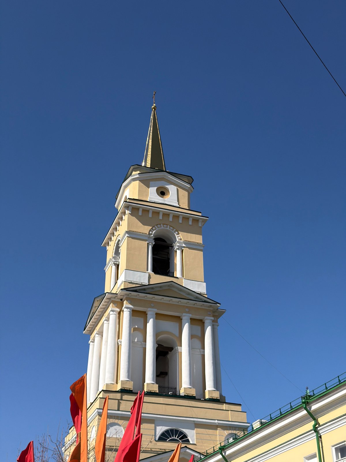 Walking tour documents sunny Sunday morning in central Perm