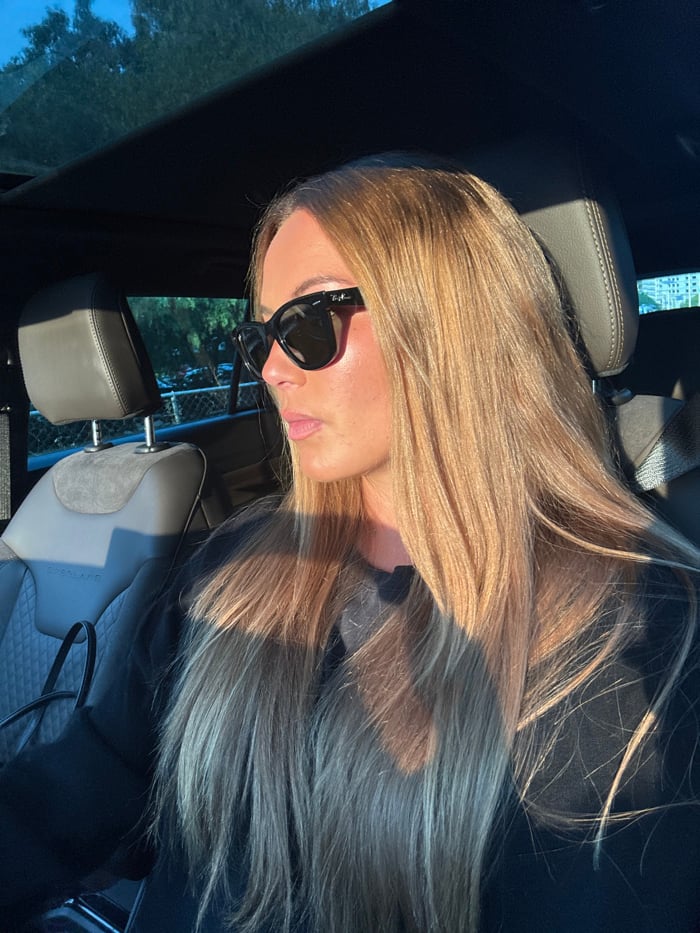 Woman in sunglasses spotted reclining in car, Interlomas