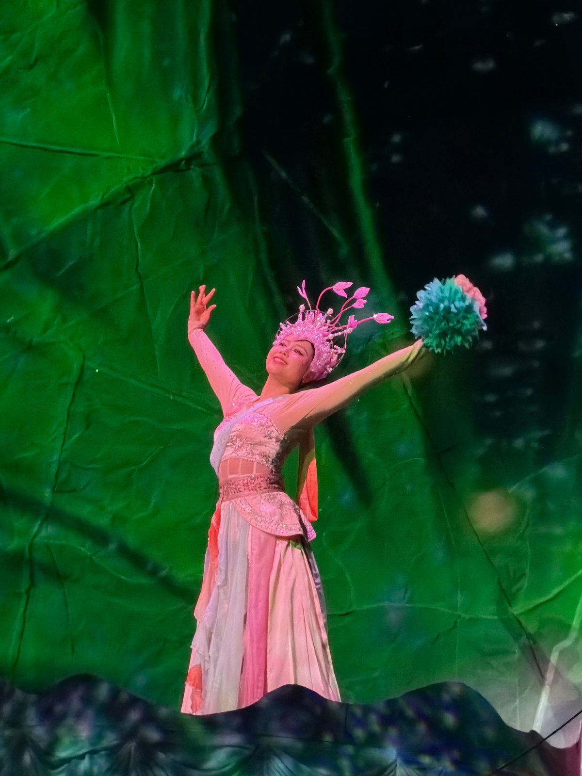 Theatrical show combines traditional dance with circus wheel acrobatics