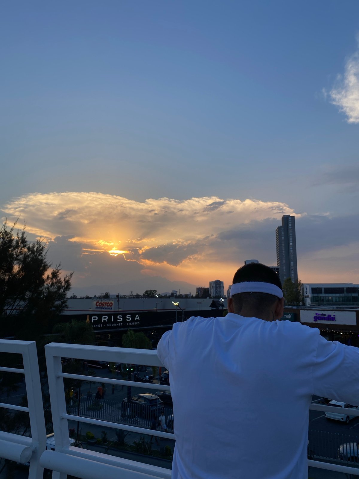 Ordinary evening moments documented across Puebla, Mexico