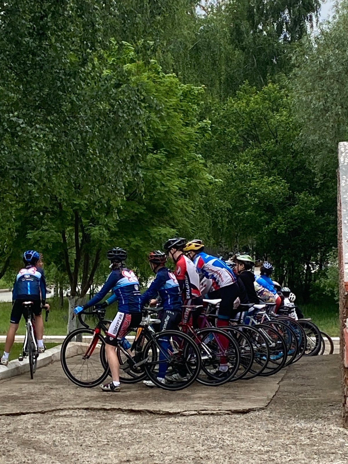Morning cycling gathering and family moments captured in Noviy