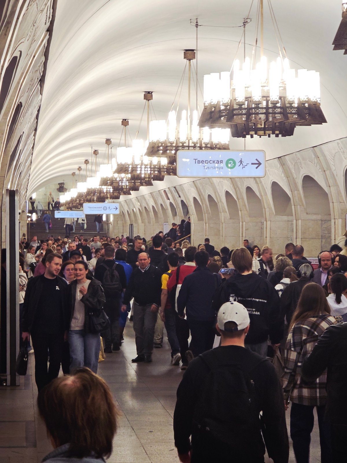 Woman documents 15-minute walk through central Moscow streets
