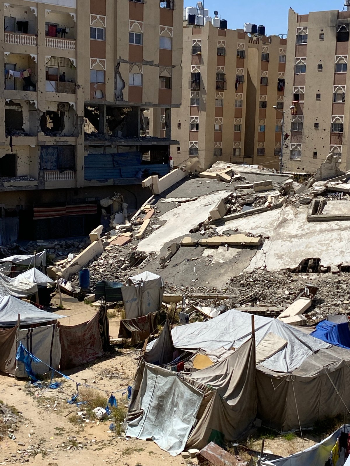 Urban devastation and makeshift conditions documented in Khan Yunis