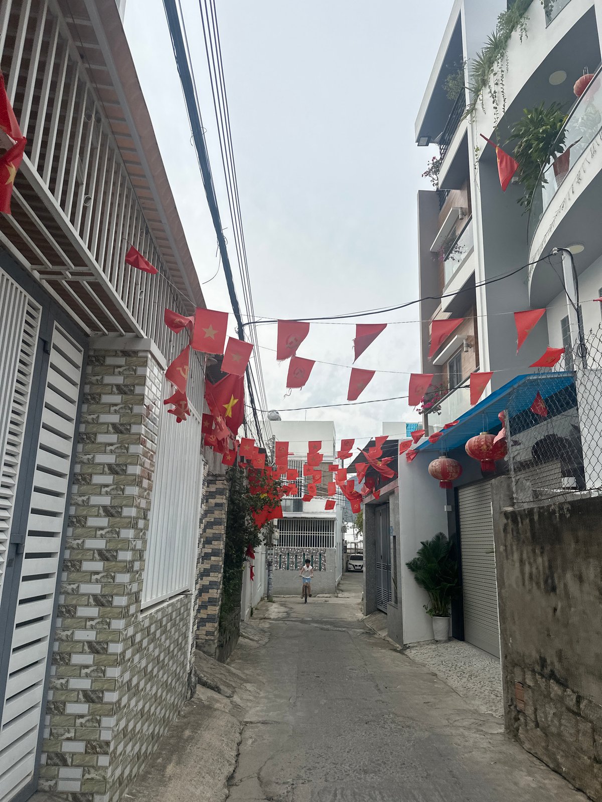 Morning life documented in Bac Nha Trang Ward, Vietnam