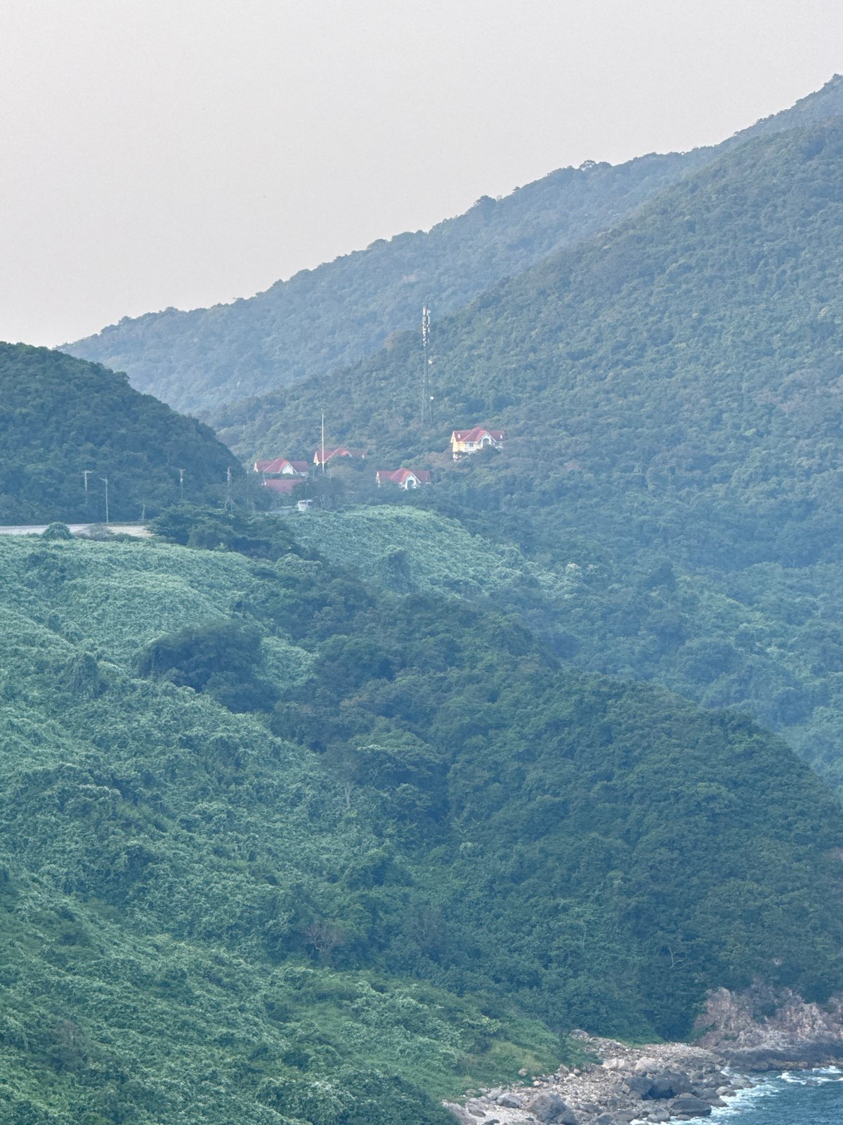 Panoramic coastal mountain views captured in Đà Nẵng, Vietnam