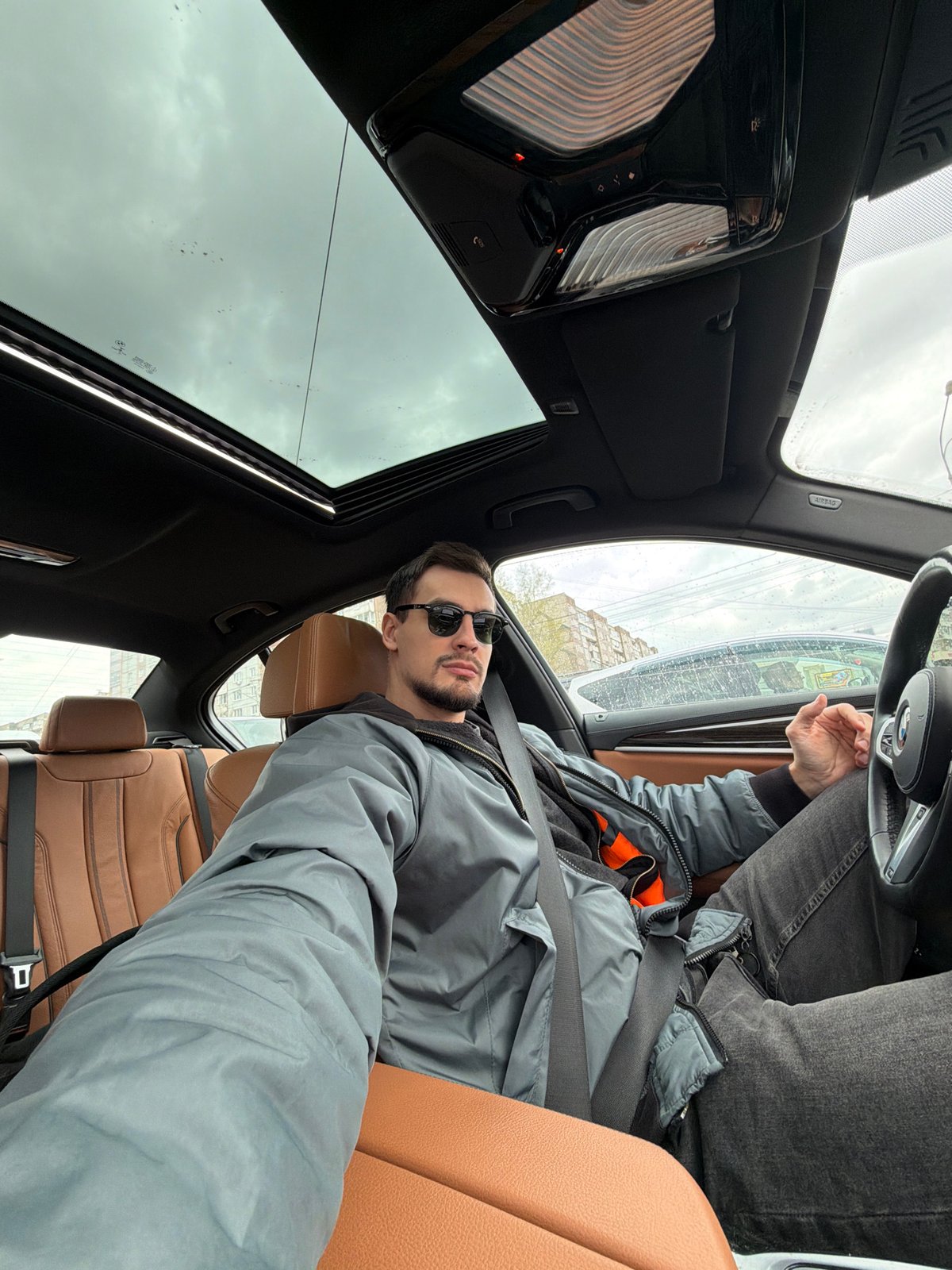 Bearded driver in sunglasses observed in Krasnoyarsk vehicle