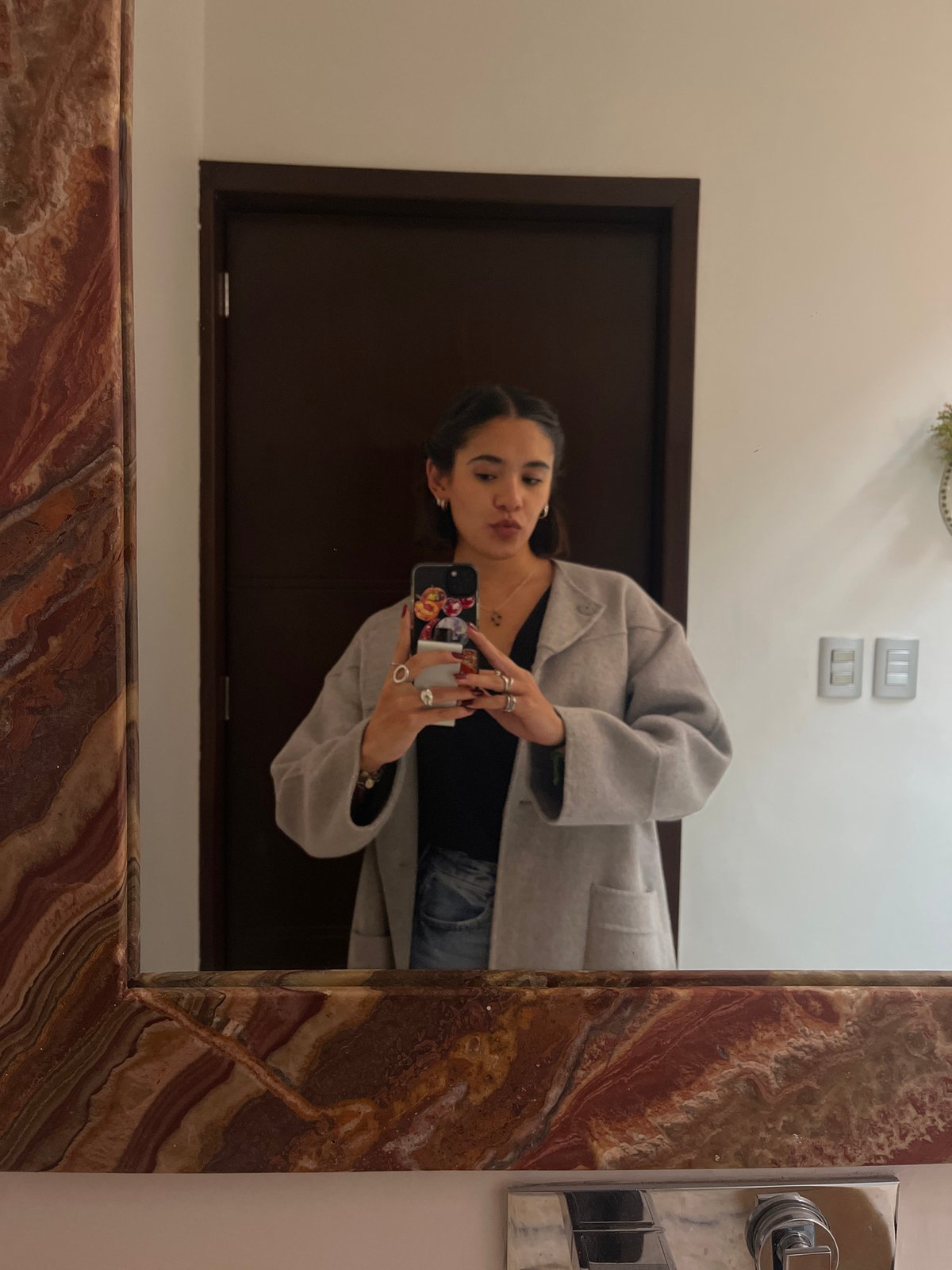 Woman takes mirror selfies in San Bernardino Tlaxcalancingo