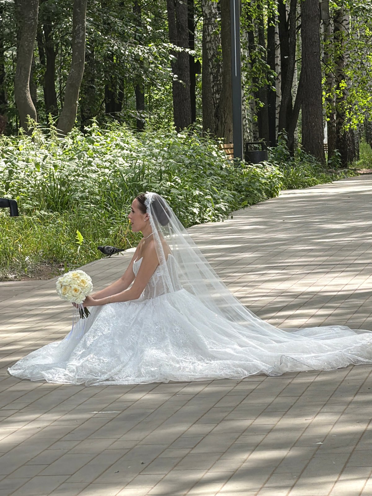 Wedding day portraits in a Chaikovsky park, summer morning