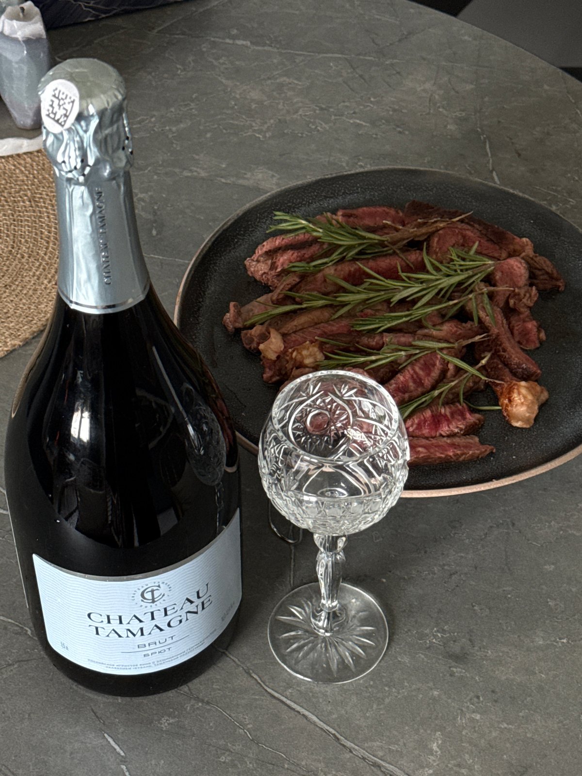 Beef and sparkling wine meal documented in Krasnoyarsk