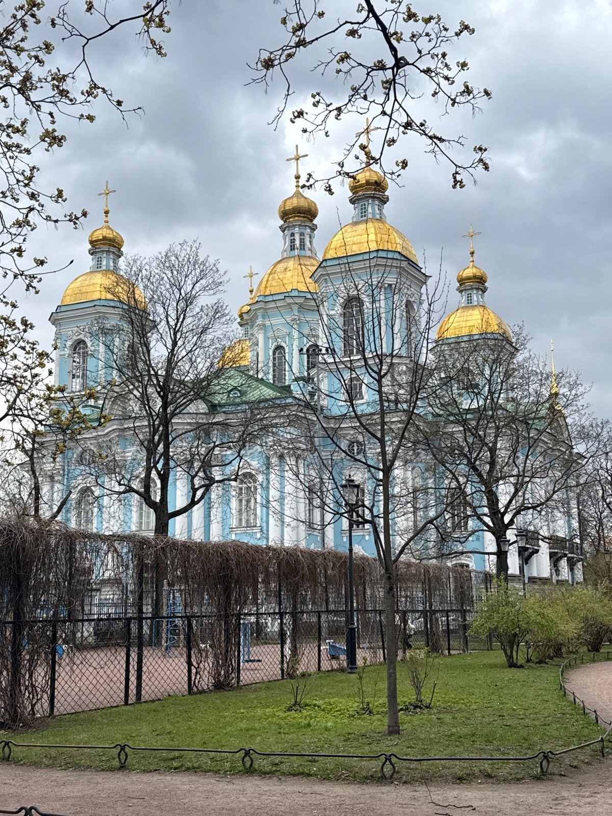 Tourist captures Saint Petersburg landmarks during morning walk