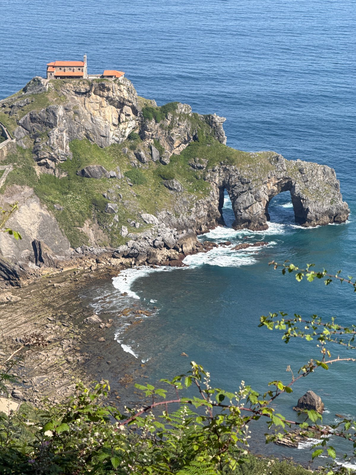 Basque coast exploration around Gaztelugatxe hermitage and Bakio cliffs