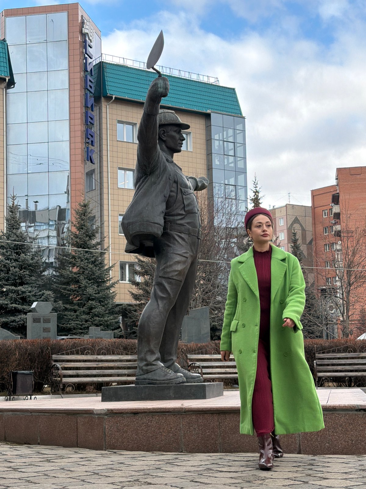 Morning scenes of everyday life documented across Krasnoyarsk, Russia