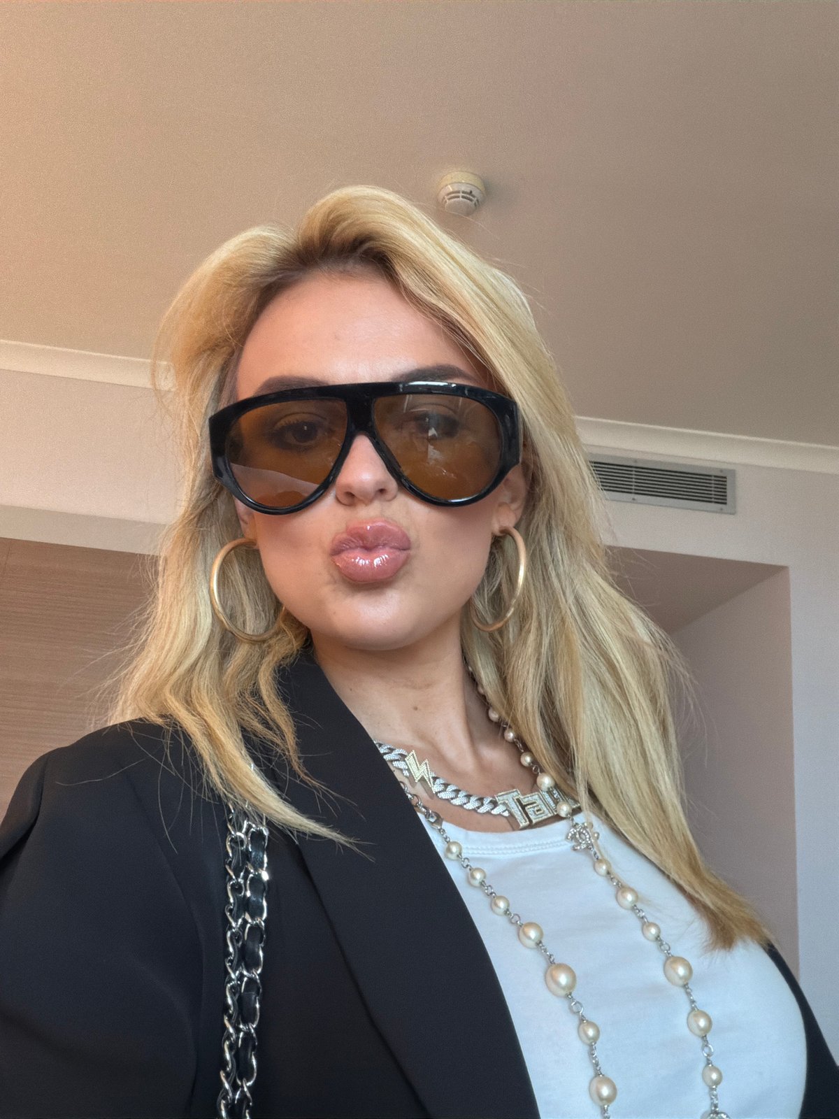 Woman Takes Multiple Elevator Selfies in Barcelona's Diagonal Mar