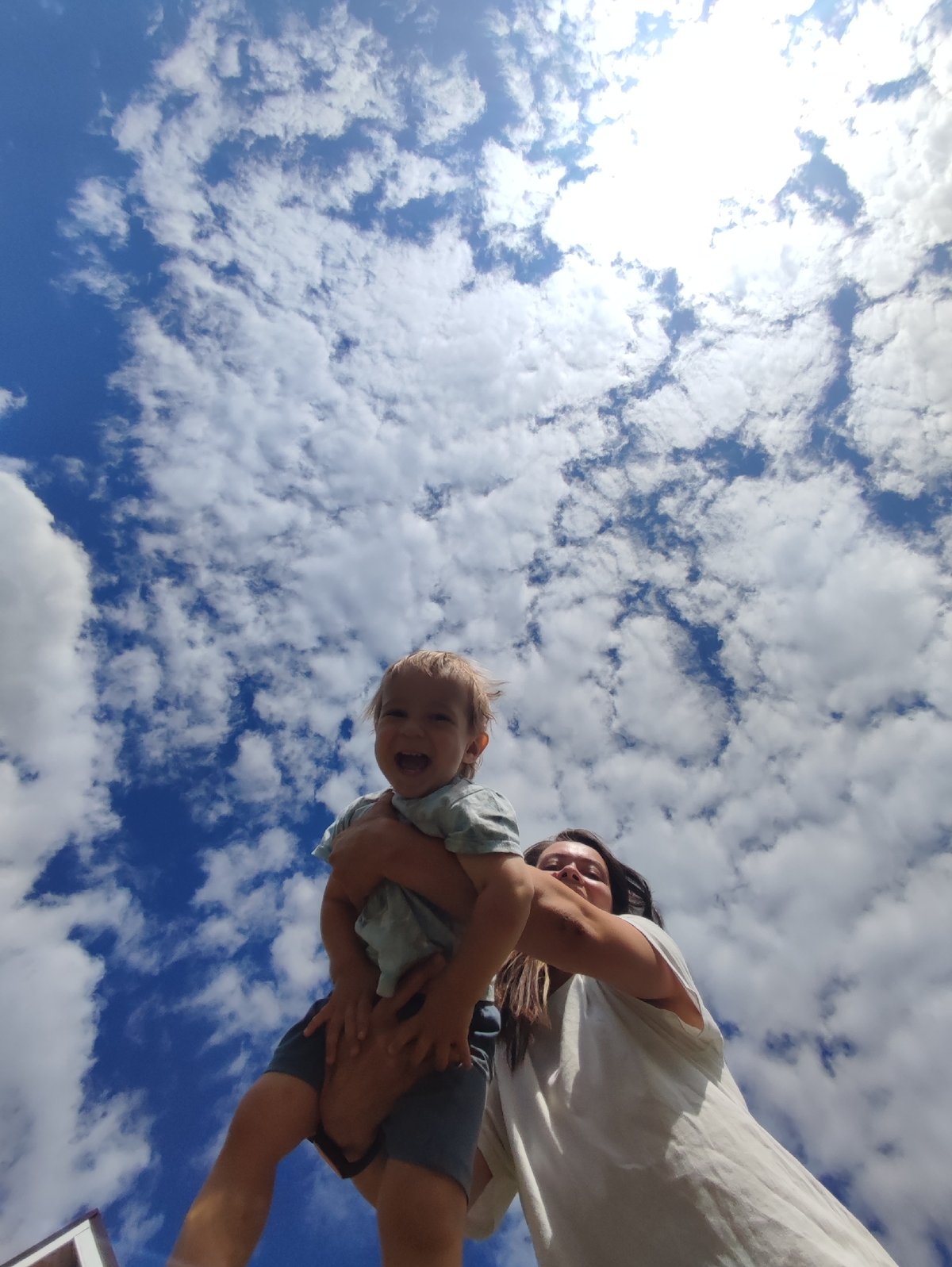 Family moments captured in seven photographs during morning hours
