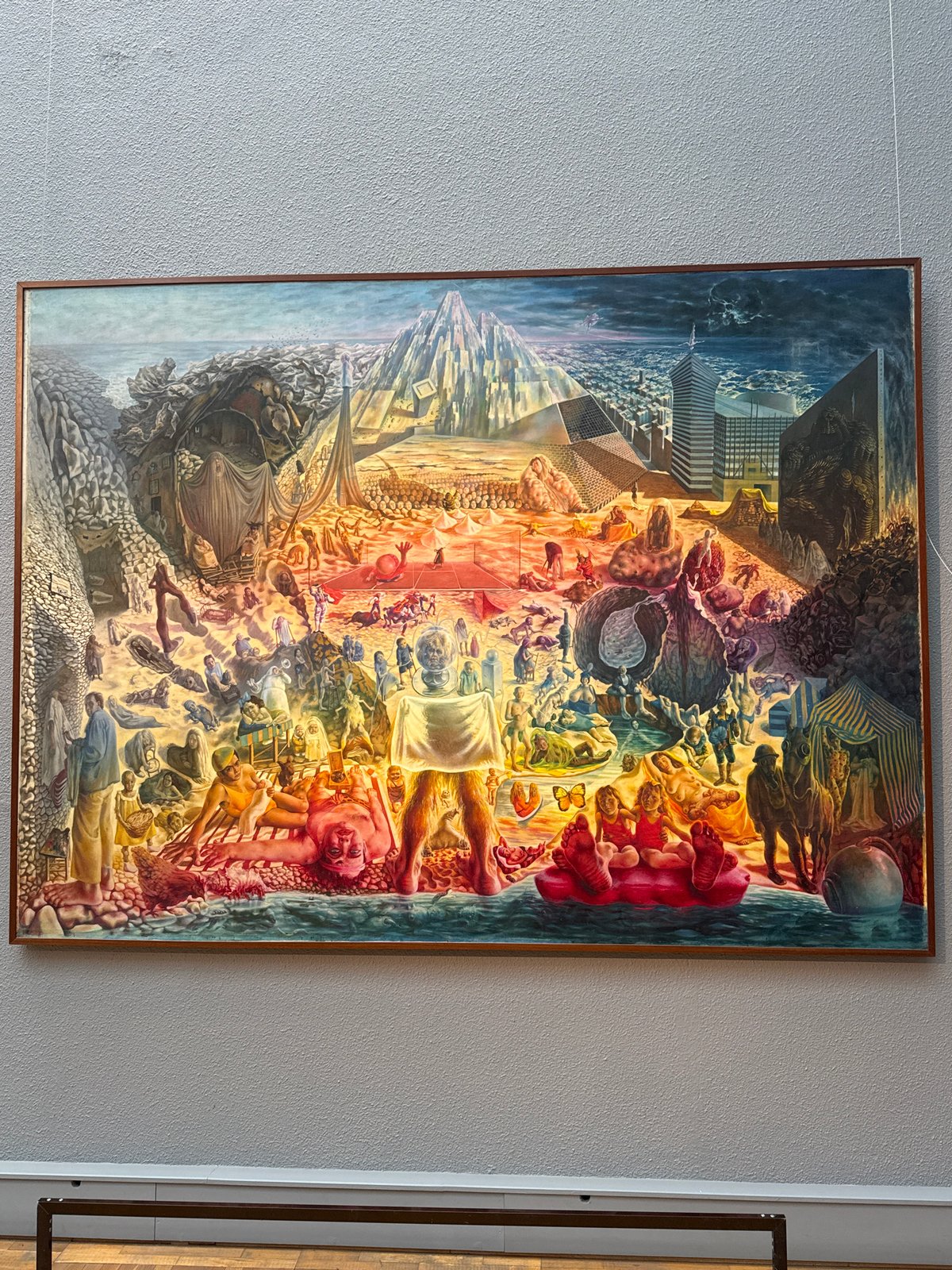 Art museum visit documented in Moscow park area