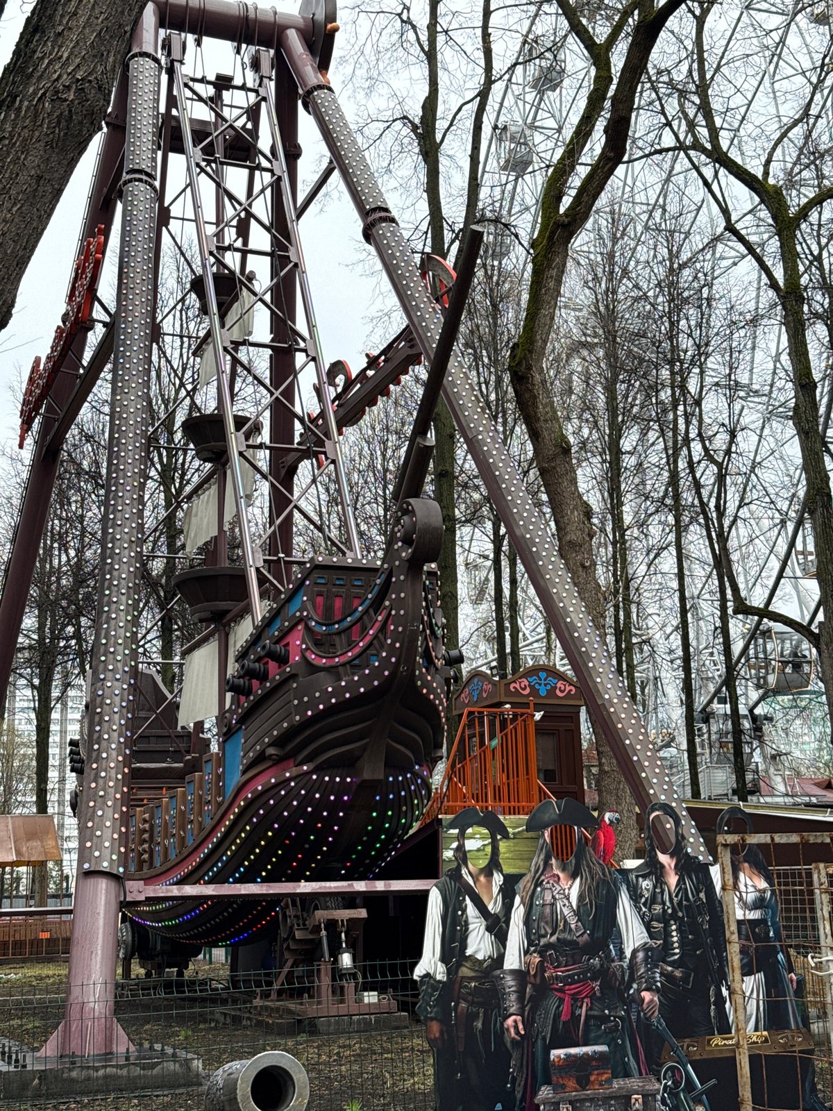 Morning documentation of Perm amusement park and city scenes