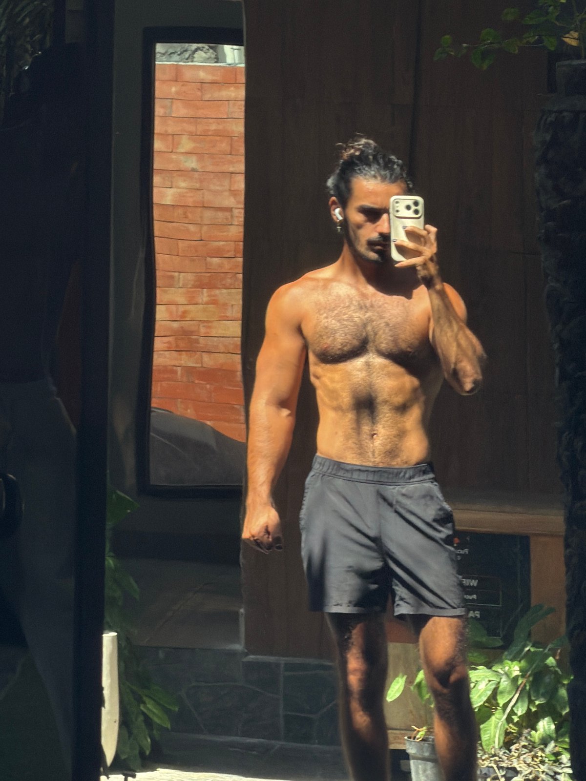 Gym mirror selfie session in North Kuta, Bali