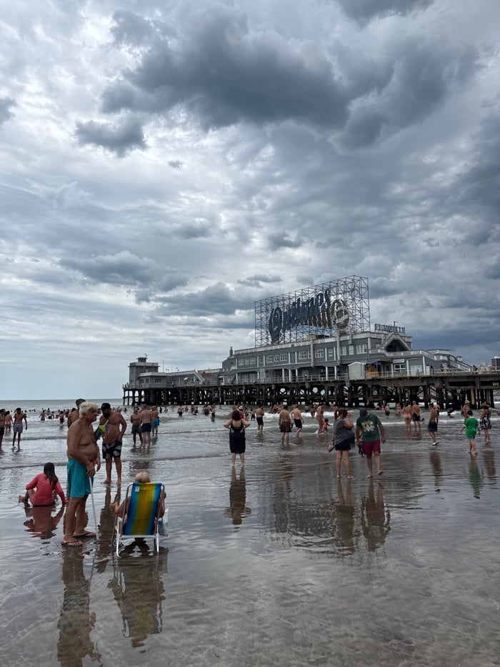 Beachgoers brave stormy skies at Mar del Plata pier