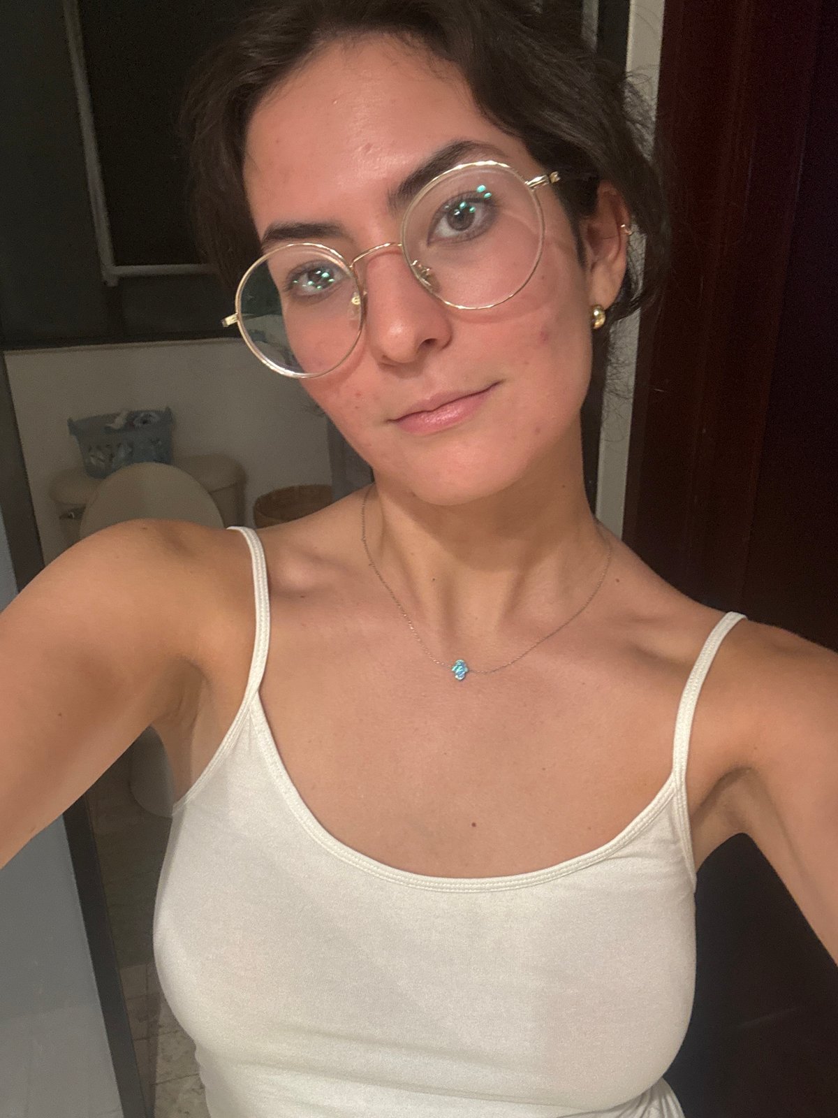 Late-night selfie session captured in Puebla residence