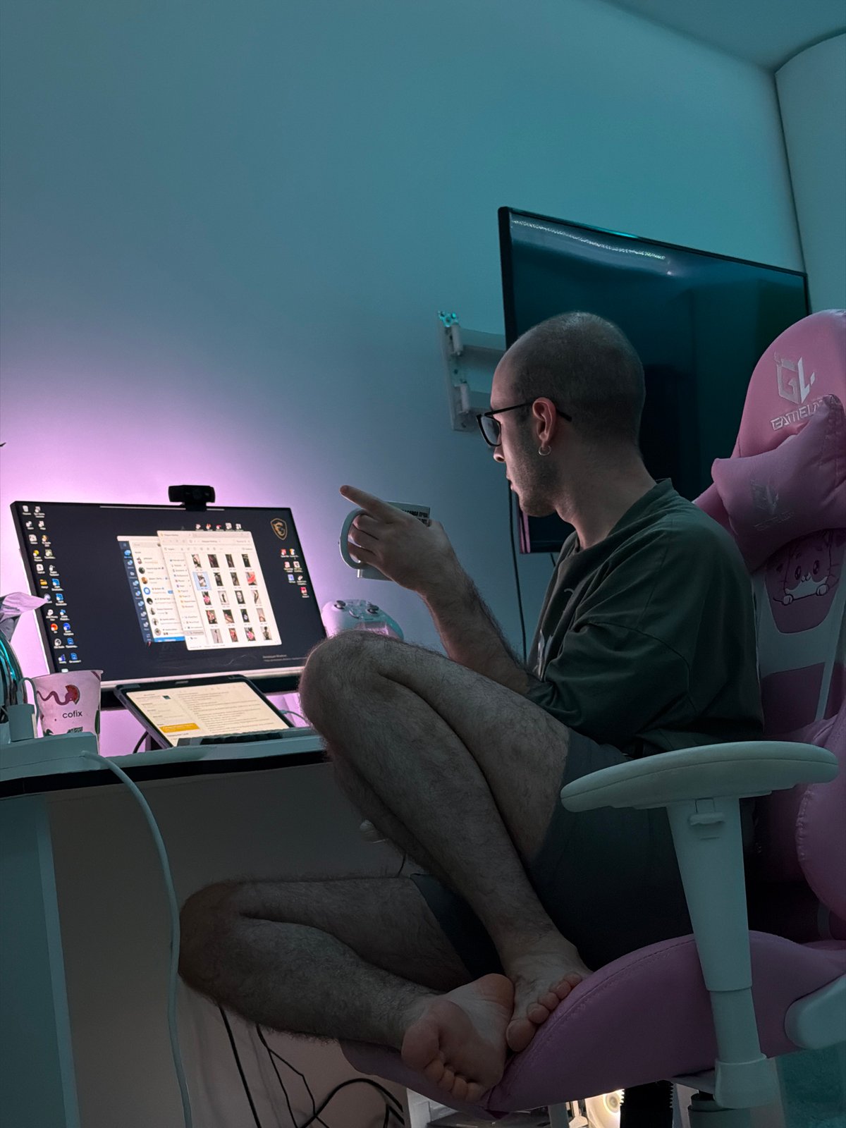 Man observed at dual-monitor gaming setup in Khimki