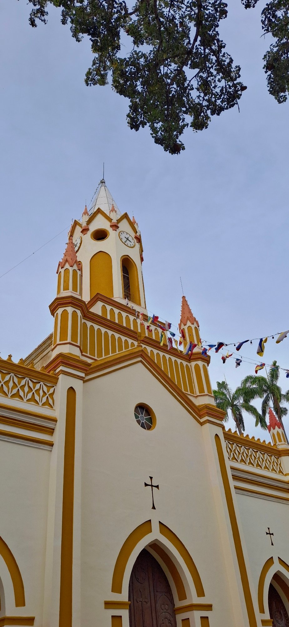 Tinaquillo's central plaza during an evening public event