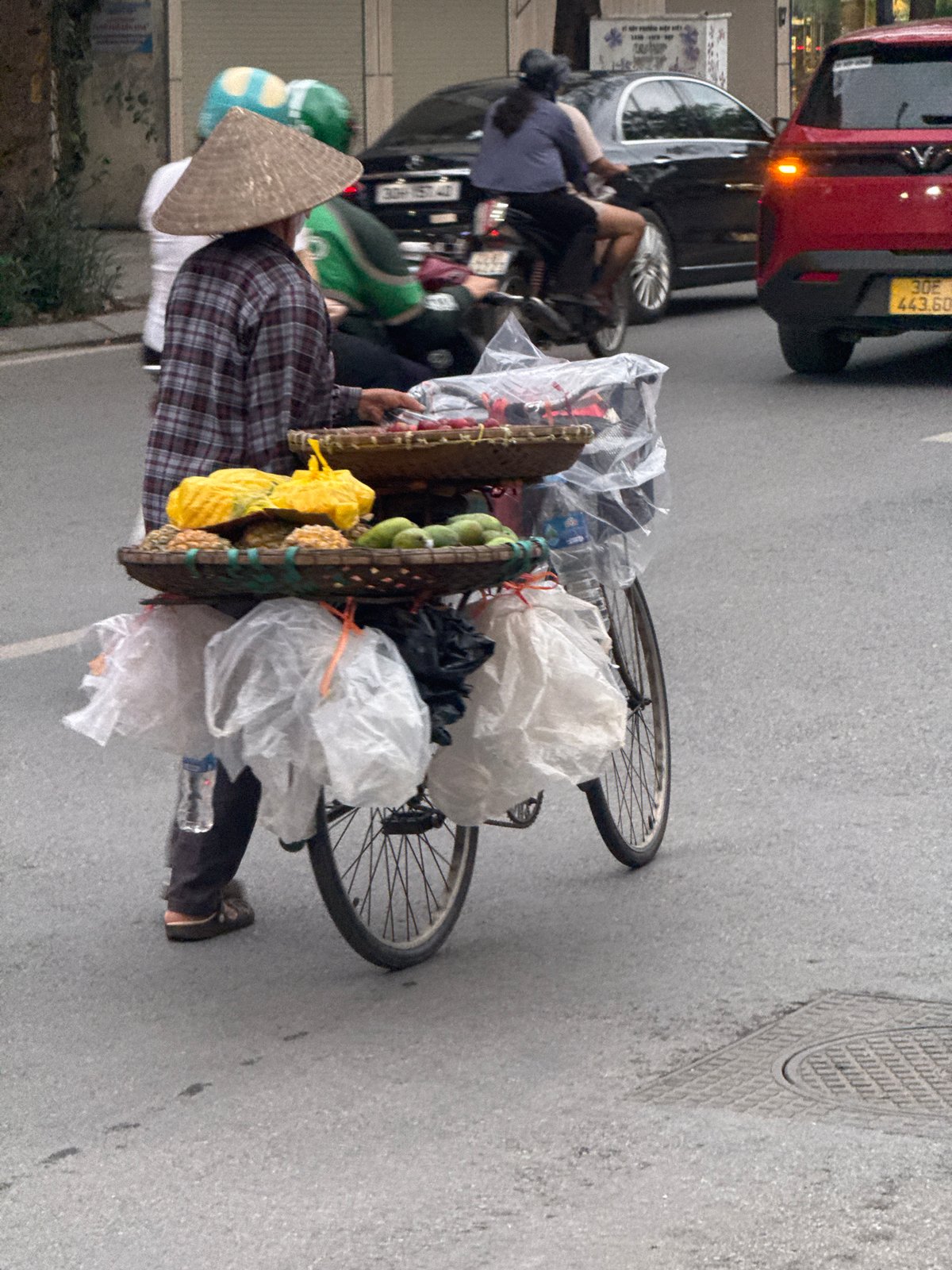 Saturday morning life documented across Hà Nội's streets and shops