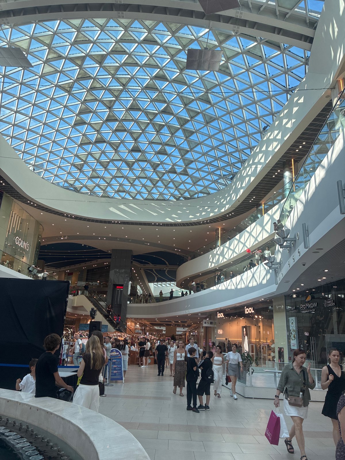 Youth event and mall activity at a Sochi shopping center