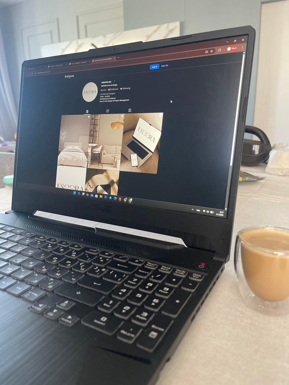Morning routine: browsing design content while making cheese toast