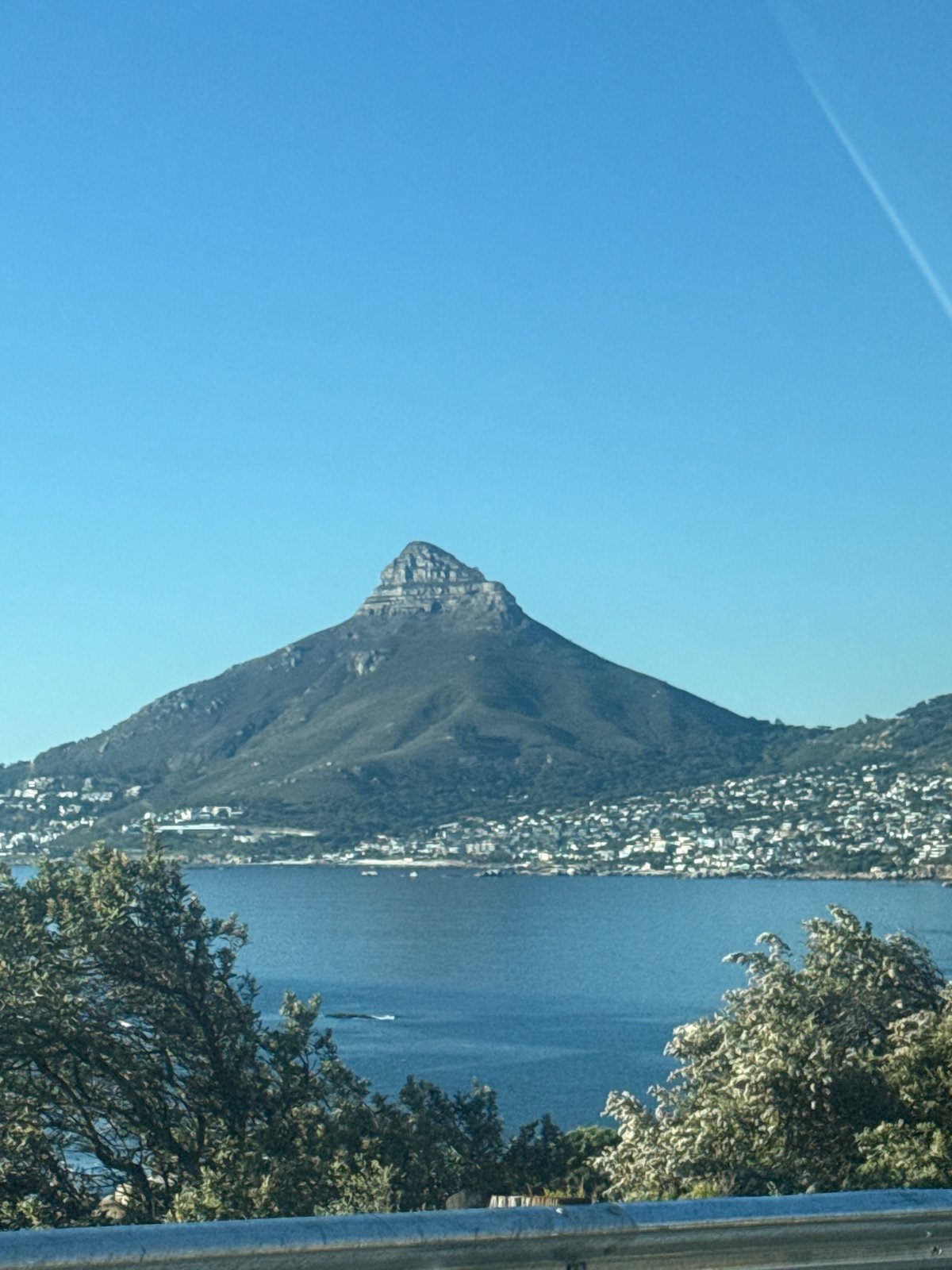 Scenic mountain drive captured by witnesses in Cape Town
