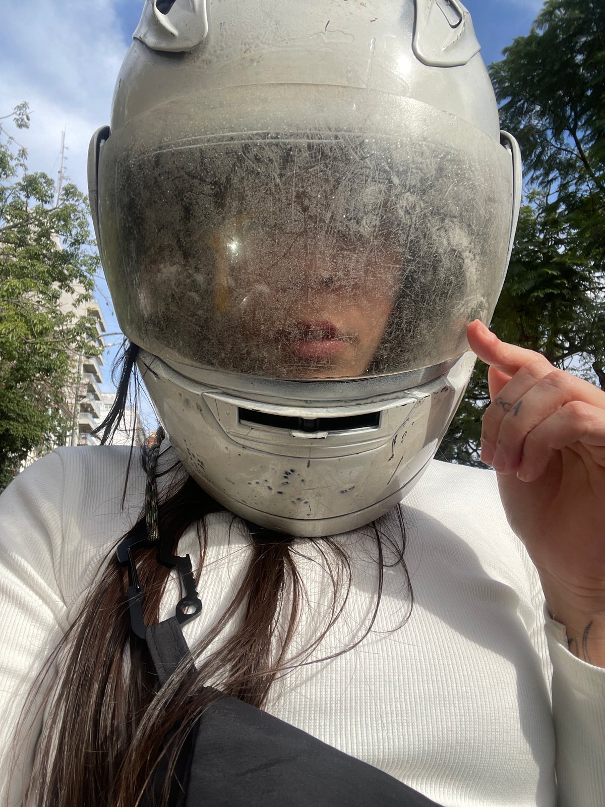 Motorcyclist spotted at Buenos Aires crosswalk during evening commute