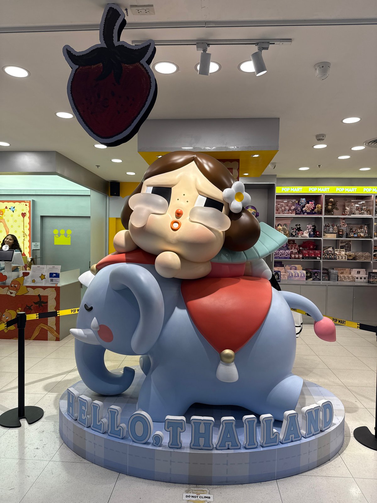Cartoon sculpture spotted in Thai mall
