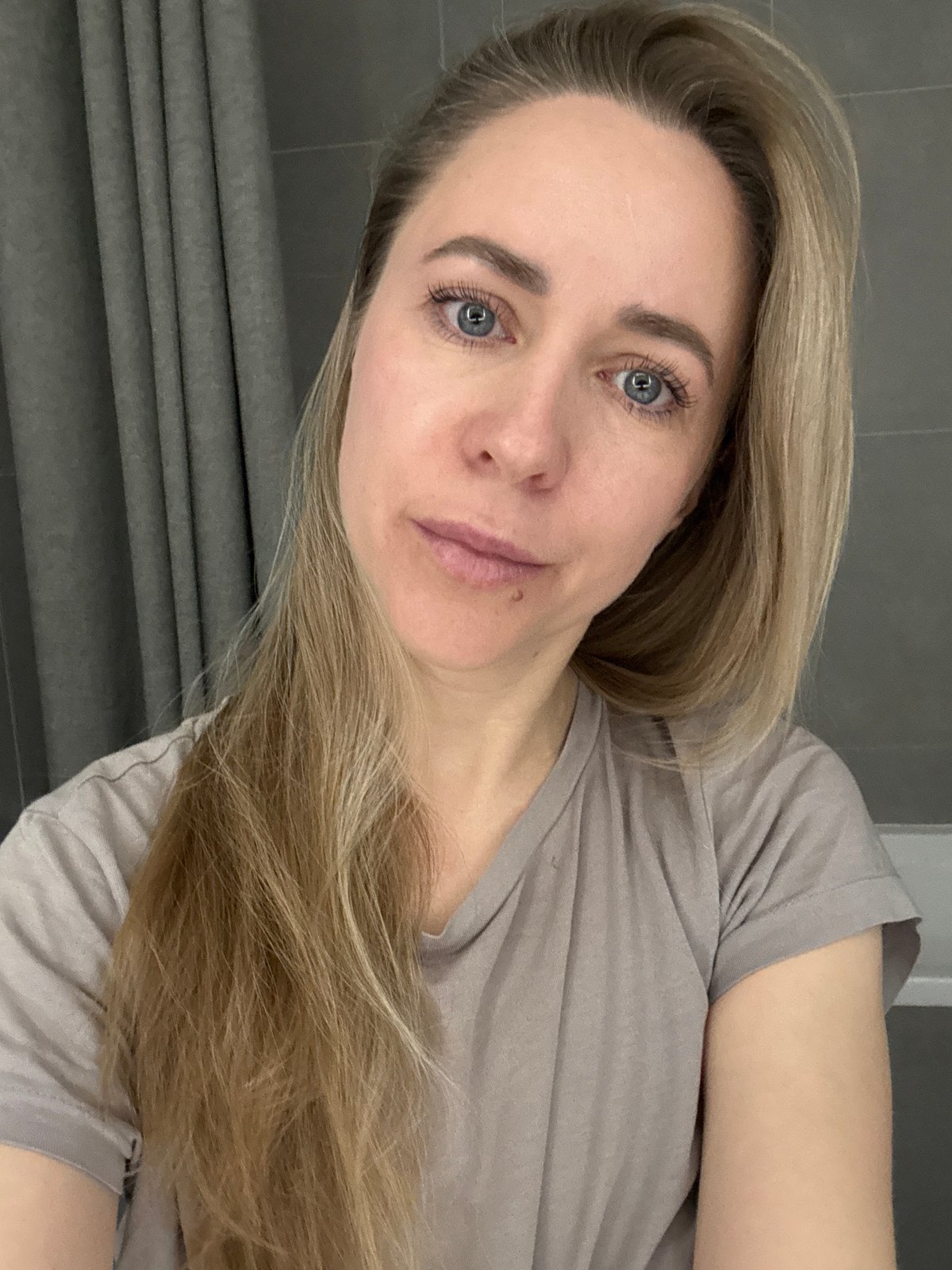 Woman takes bathroom selfies in Chaikovsky, Russia